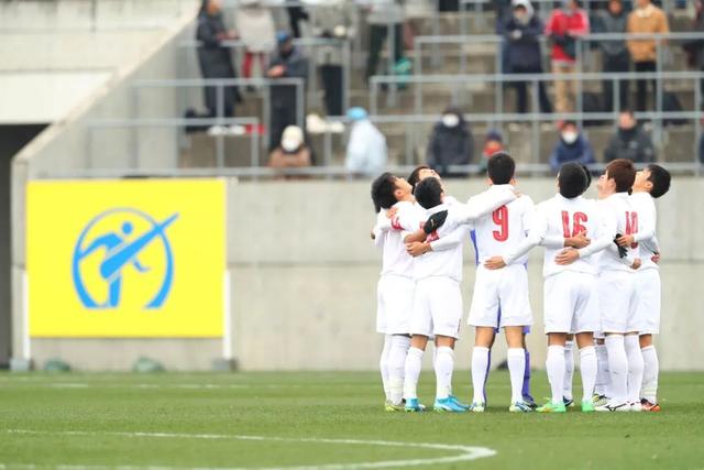 意甲-约维奇绝平托莫里破门 AC米兰2-2萨勒尼塔纳