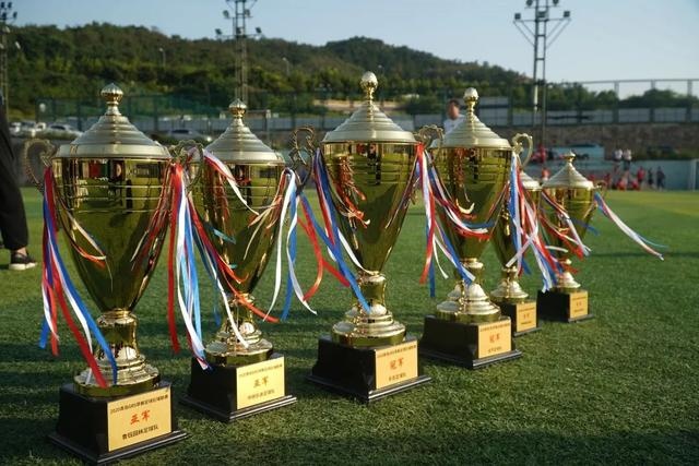 洛瑞一年合同重回76人 38岁的他上季场均8+4.6