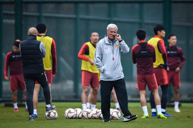 王哲林24+16上海5人上双胜深圳 布莱德索21+11